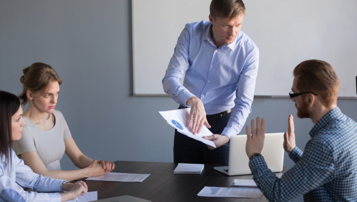 O que acontece em nosso cérebro quando recebemos ordens questionáveis?